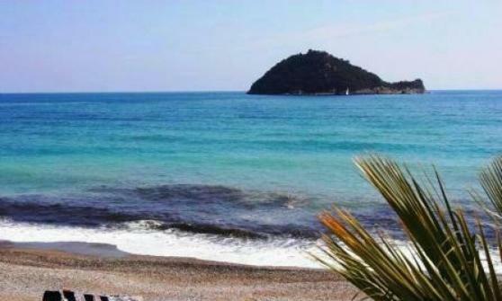 Residenza D'Aste Apartment Albenga Bagian luar foto